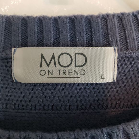 Women's MOD on Trend Crew Neck Sweater with Decoration Fringe, Size Large - Picture 3 of 10